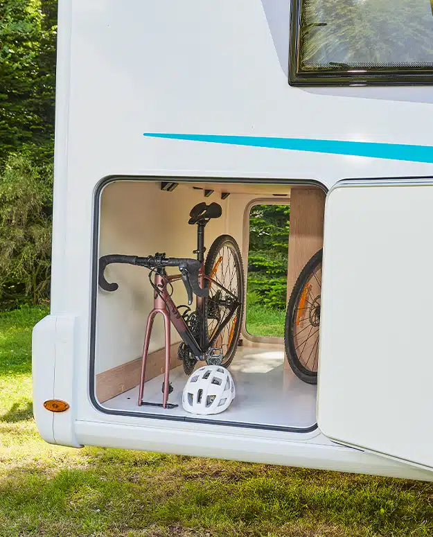 mettre un vélo dans la soute camping car joa camp